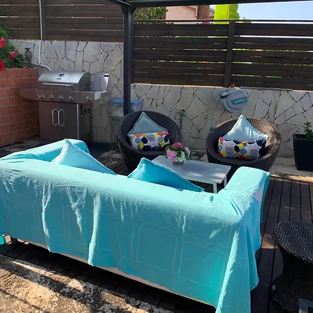 Con Piscina Y Barbacoa Cerca De Barcelona 아파트 *